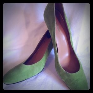 Green suede pumps. Size 10. Excellent condition